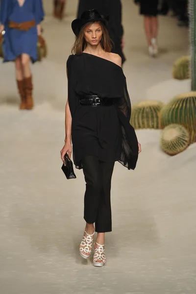 Look 24